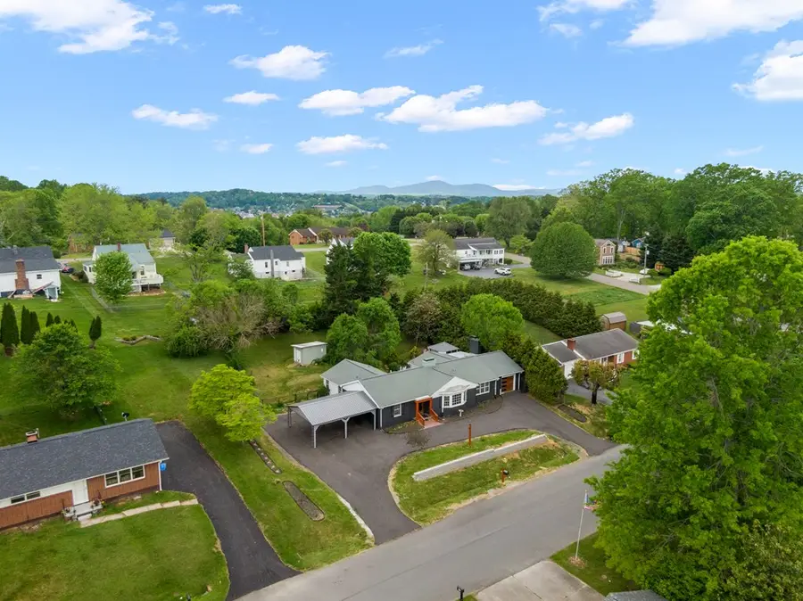 104 Oaklawn Ave, Galax, VA 24333 - Image #3