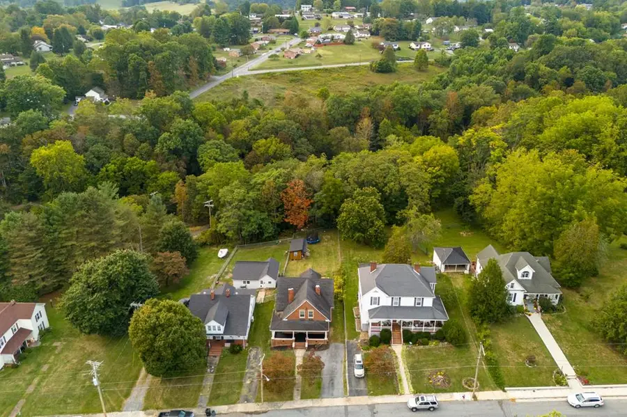 407 College Street, Marion, VA 24354 - #3