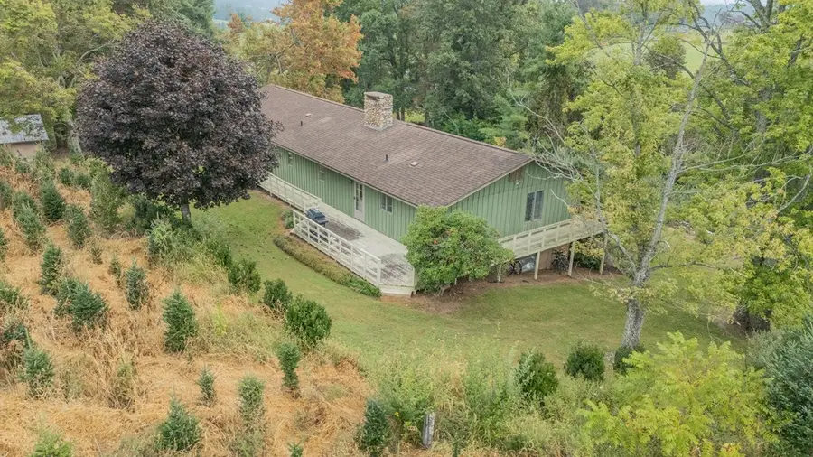 244 COLUMBINE LN, Galax, VA 24333-3266 - Image #3