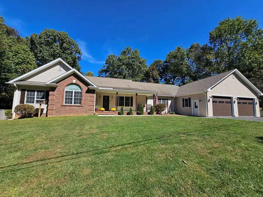 223 Oakside Dr, Hillsville, VA 24343 - Image #2