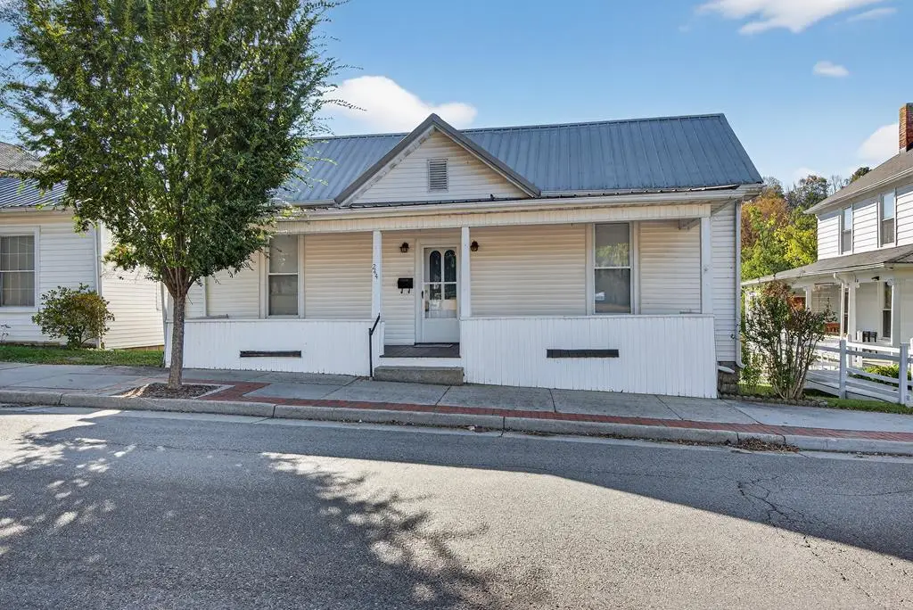 244 Main, Marion, VA 24354 - Image #1