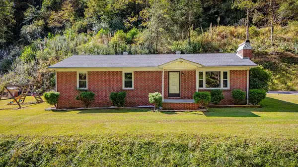 2967 Elkins Branch Rd, Grundy, VA 24614