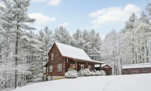 296 Live Oak Ln, Galax, VA 24333