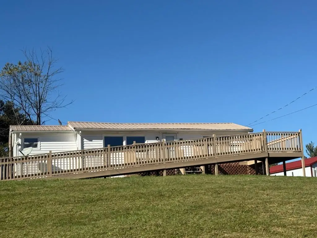 113 Split Oak Ln, Galax, VA 24333 - Image #1