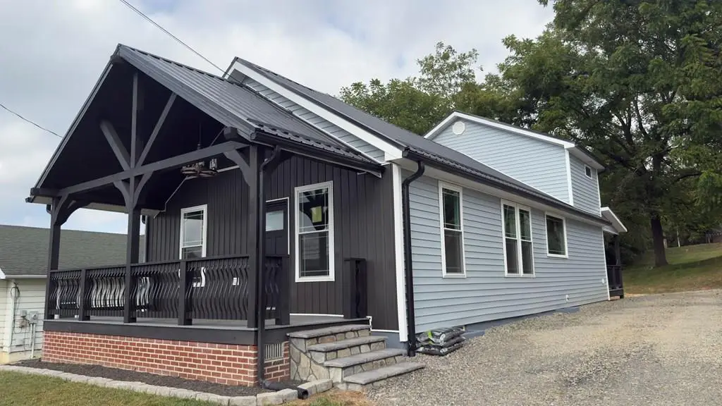 230 W Stuart Dr, Hillsville, VA 24317 - Image #1