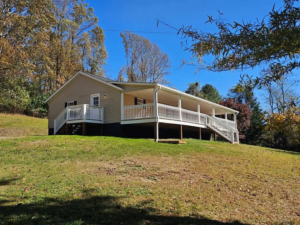 207 Rippey Hollow Rd, Galax, VA 24333 - Image #1