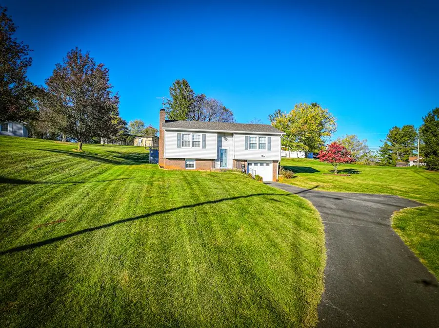 107 Rhudy St, Galax, VA 24333 - Image #2