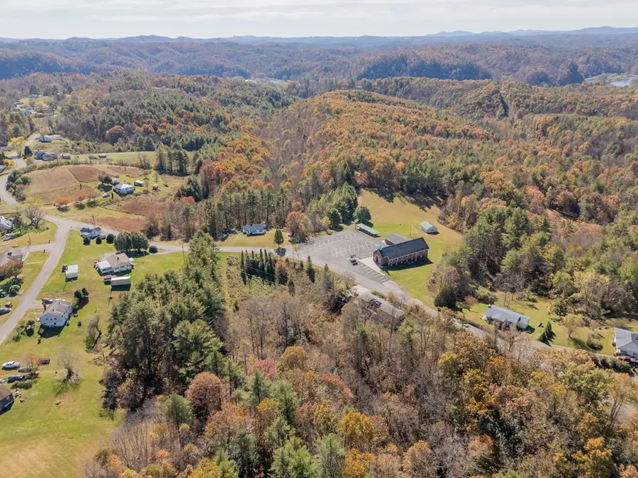 1232 Hilltown Rd, Fries, VA 24330 - Image #3