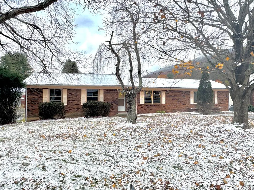 619 Robin St, Bluefield, VA 24605 - Image #1