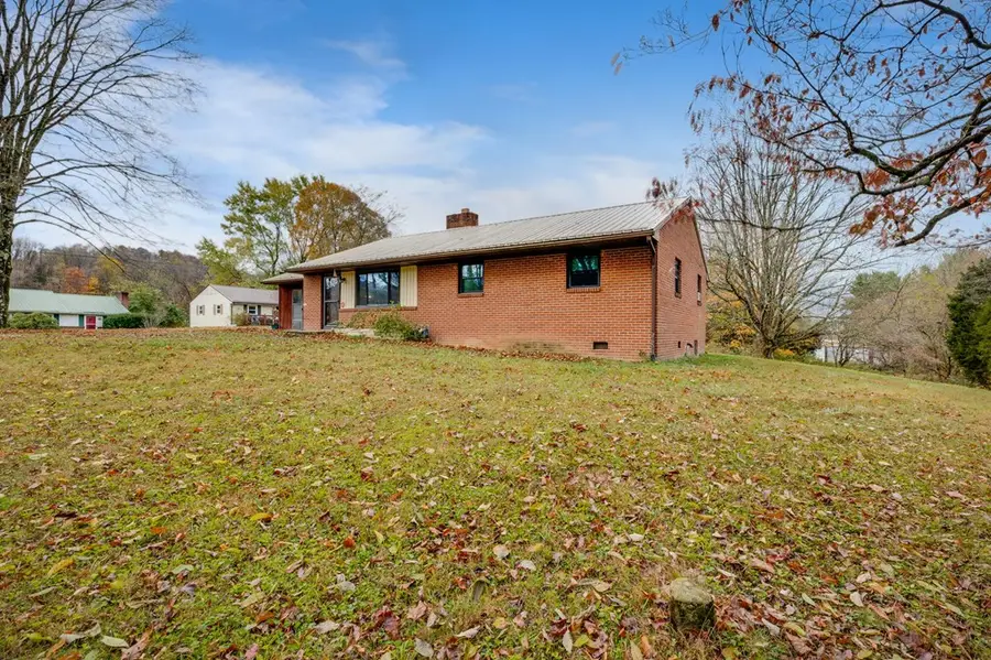 911 Cumberland Street, Marion, VA 24354 - #3