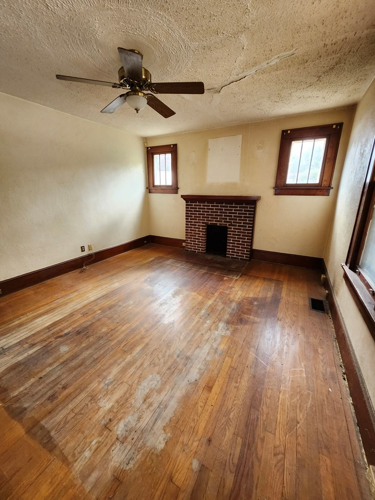 315 Washington Ave, Pulaski, VA 24301 - #2