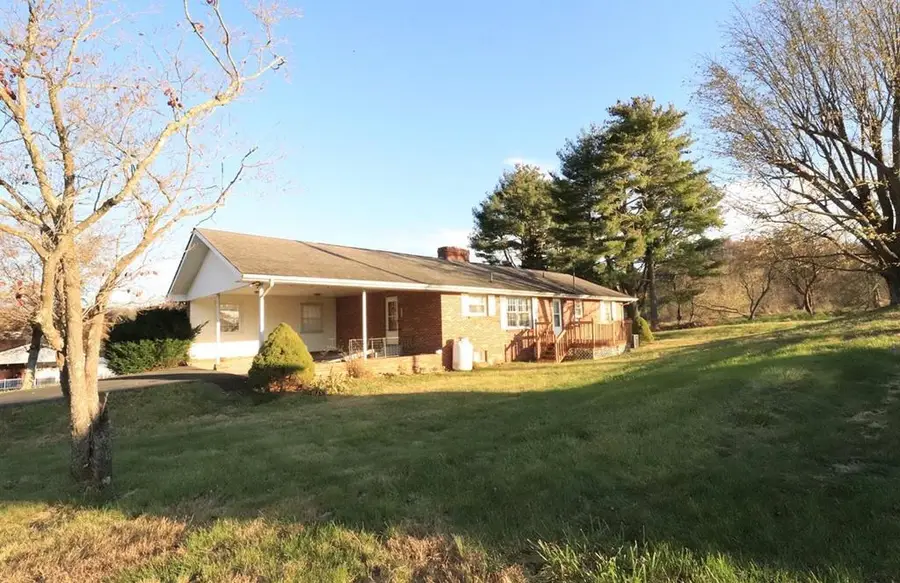 232 Thomas Road, Lebanon, VA 24266 - Image #3