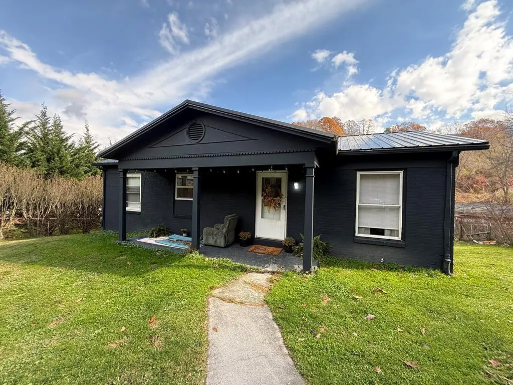 184 Varney Street, Cedar Bluff, VA 24609 - Image #1