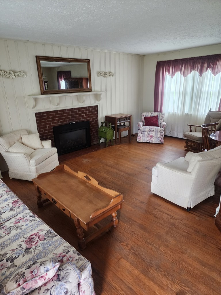 341 Grayson, Hillsville, VA 24343 - Image #3