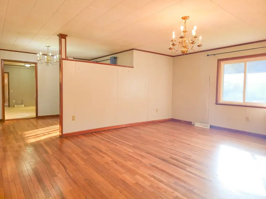 1154 Fairview Street, Grundy, VA 24614 - Image #3