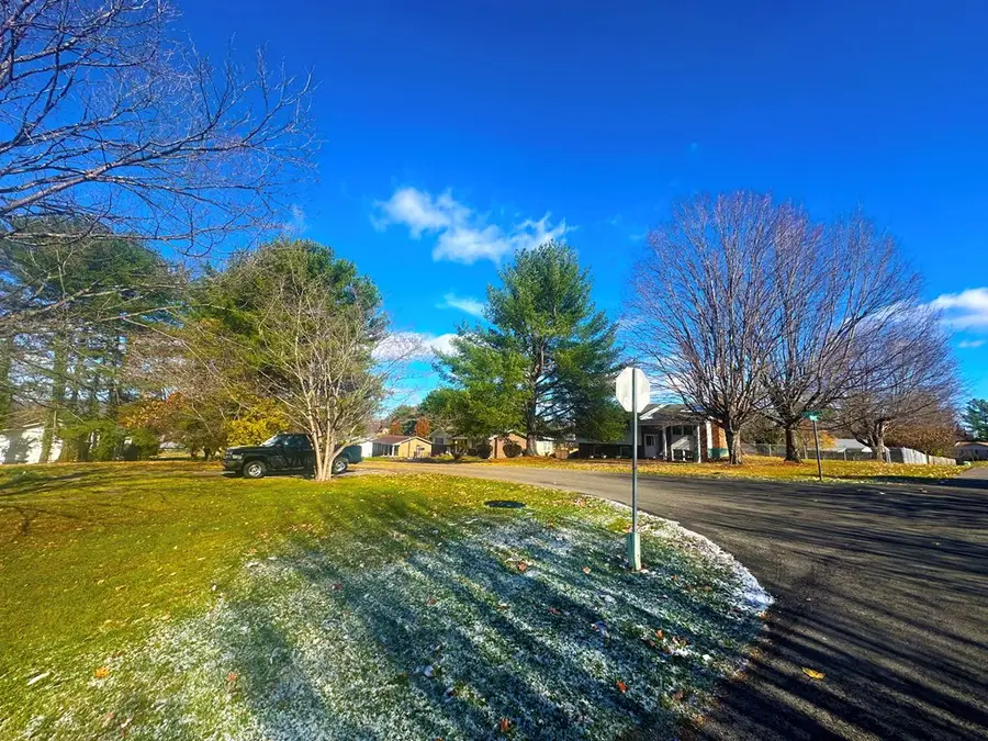 403 Lynnwood Dr, Bristol, VA 24201 - Image #3