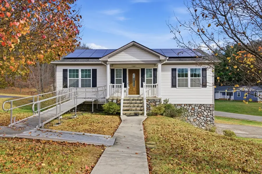 370 Robin Hood Dr, Christiansburg, VA 24073 - Image #3