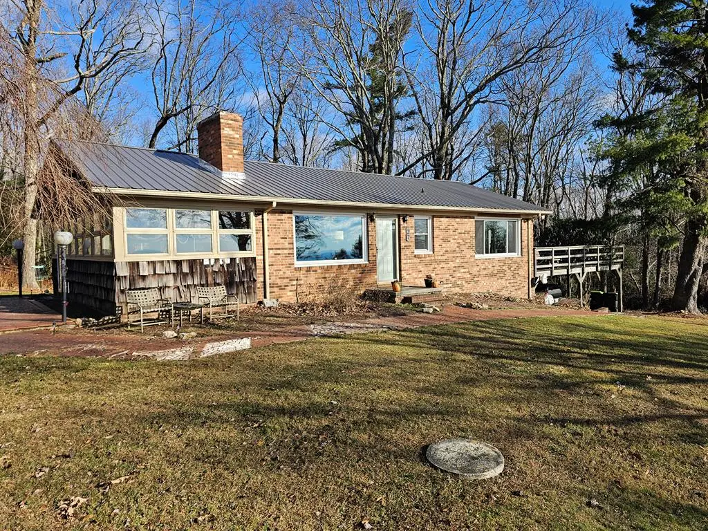 27 Glen Pine Ln, Fancy Gap, VA 24328 - Image #1