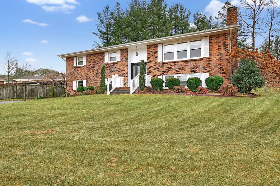 195 Woodstock Lane, Bristol, VA 24201 - #2