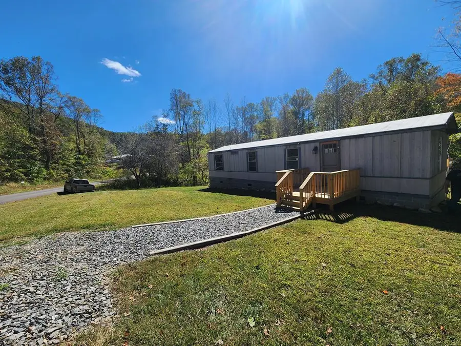 947 Valley End, Ararat, VA 24053 - Image #2