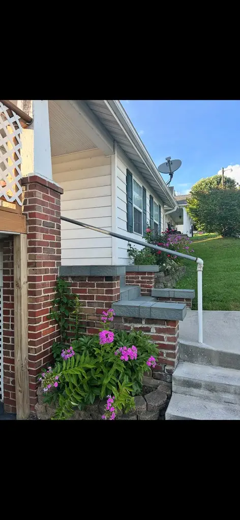 204 Grayson Ave, Richlands, VA 24641 - Image #2