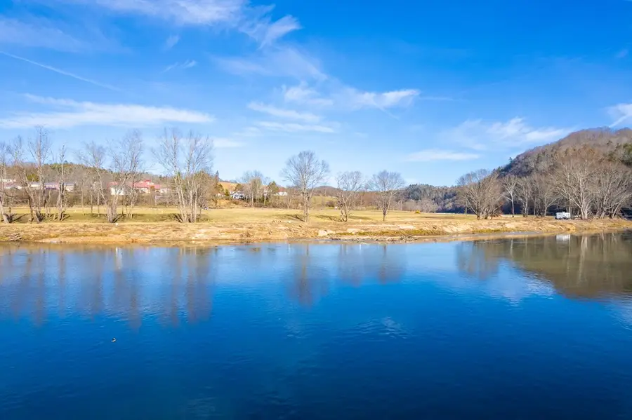 130 Ferry Crossing, Fries, VA 24330 - Image #3