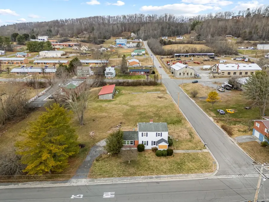 1310 Spiller St, Wytheville, VA 24382 - #2