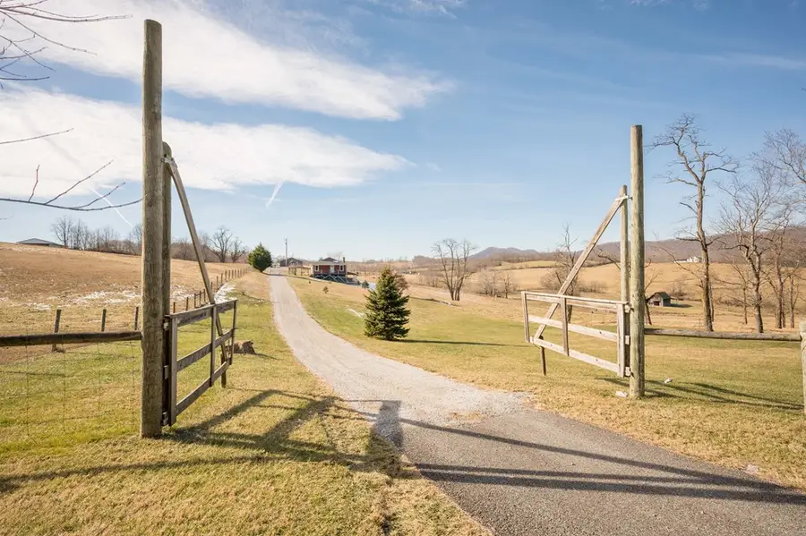 145 Mudlick Road, Wytheville, VA 24382 - Image #2