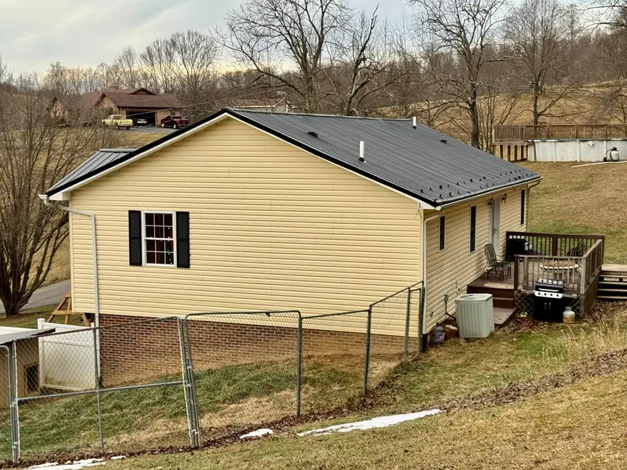 329 Shady Grove Road, Tazewell, VA 24651 - Image #2
