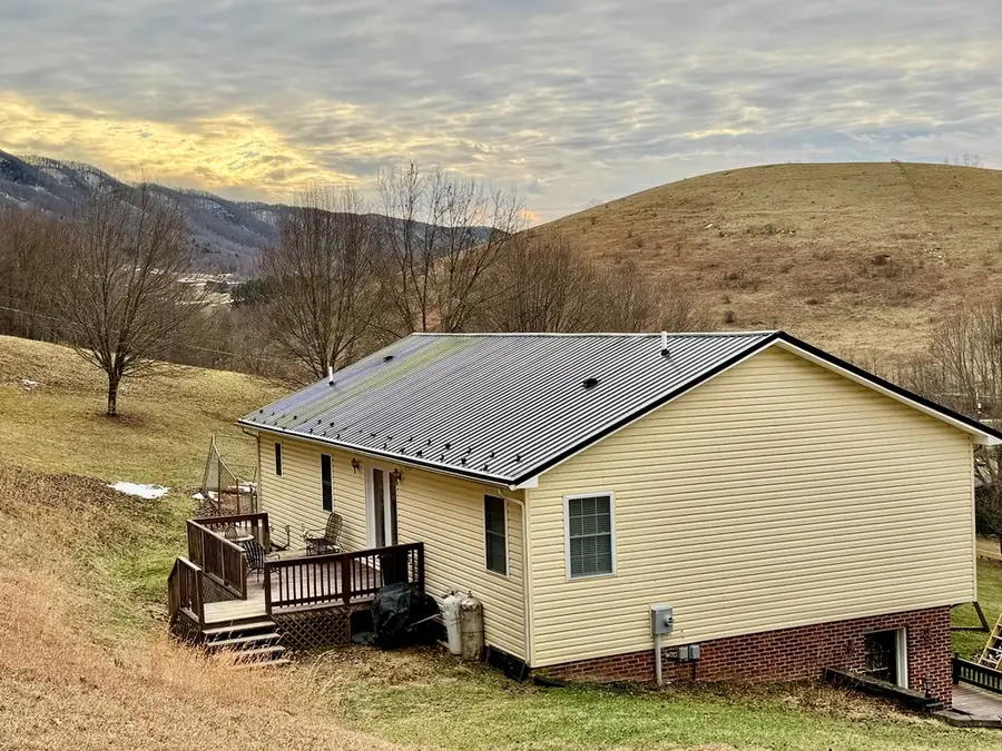 329 Shady Grove Road, Tazewell, VA 24651 - Image #3