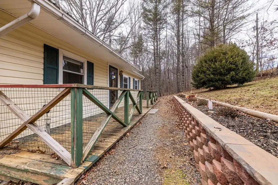 6201 Double Cabin Road, Hillsville, VA 24343 - Image #2