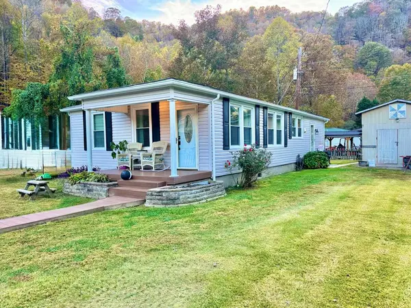 1040 Red Jacket Rd., Oakwood, VA 254631