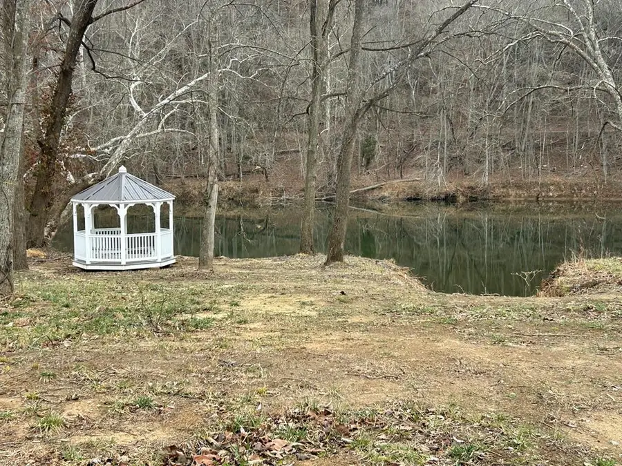 136 Lansworth Drive, Austinville, VA 24312 - Image #2