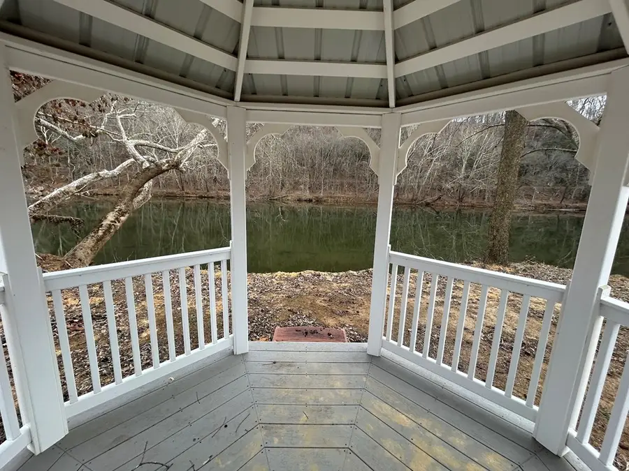 136 Lansworth Drive, Austinville, VA 24312 - Image #3