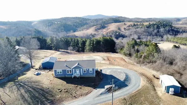 195 Doe Ridge Ln, Galax, VA 24333