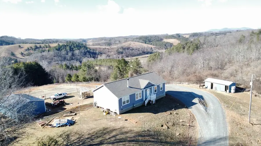 195 Doe Ridge Ln, Galax, VA 24333 - Image #2