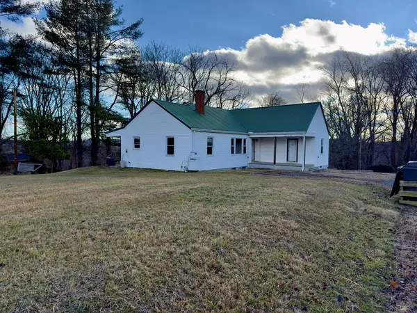 25 Ginger Ln, Hillsville, VA 24343