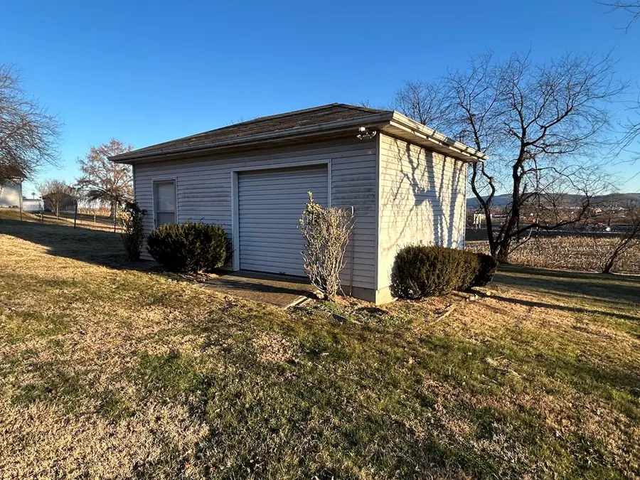 185 Dogwood Drive, Wytheville, VA 24382 - Image #2