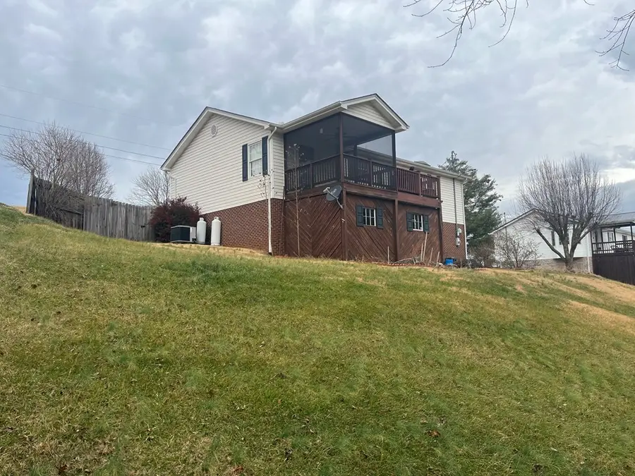 187 Hillside Dr, Lebanon, VA 24266 - Image #3