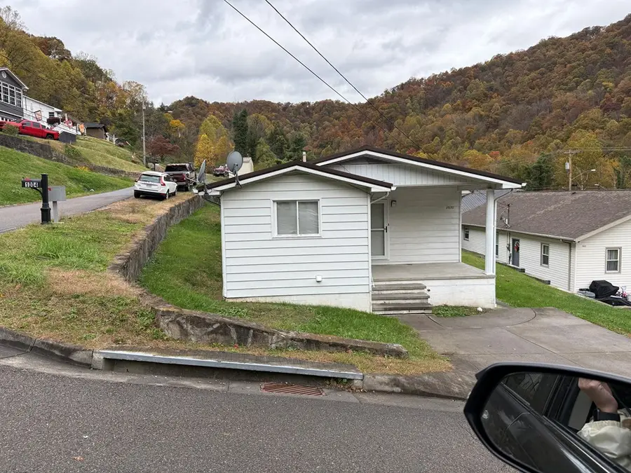 1030 Russell Hill St., Grundy, VA 24614 - Image #2