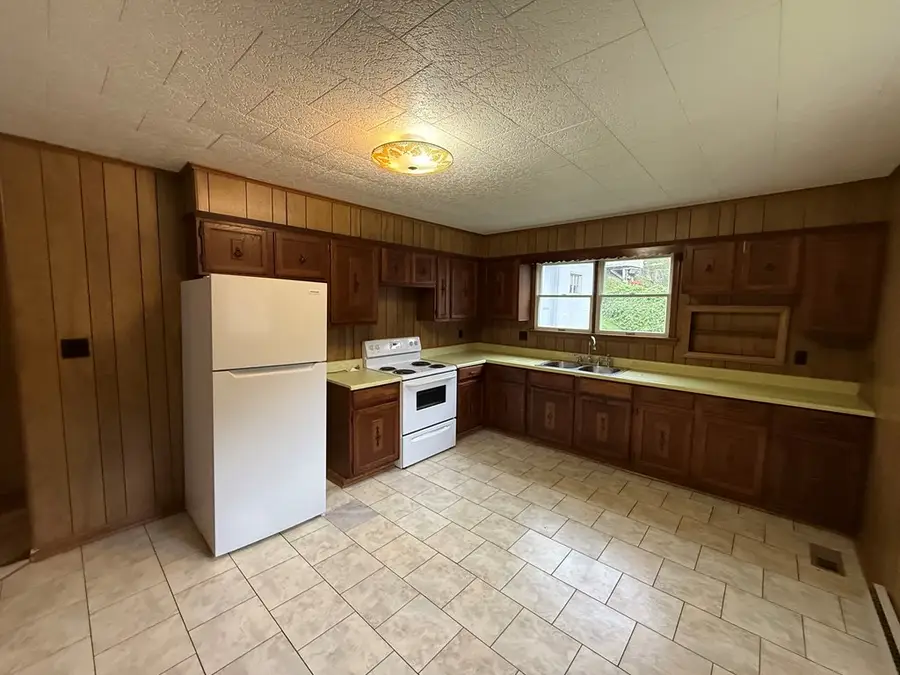 1030 Russell Hill St., Grundy, VA 24614 - Image #3
