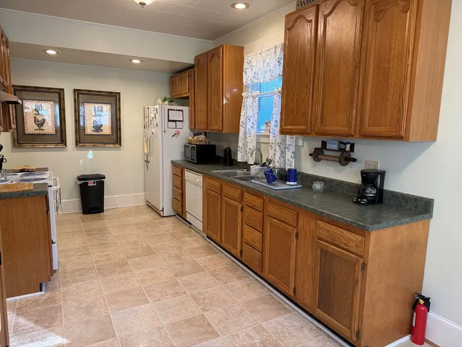 1022 Russell Hill St., Grundy, VA 24614 - Image #2