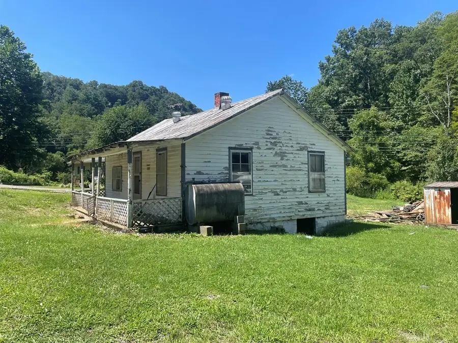 1780 Kents Ridge Rd, Cedar Bluff, VA 24609 - Image #2