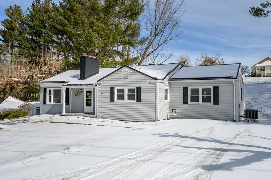 119 Circle Dr, Galax, VA 24333 - #3