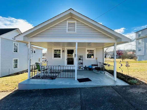 409 1/2 Grayson St, Galax, VA 24333