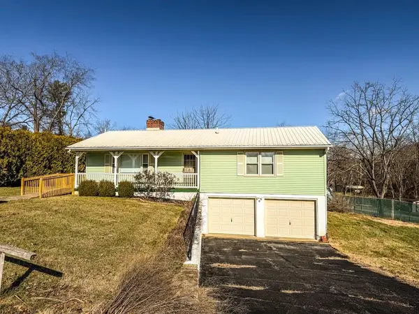 130 Lansworth Dr, Austinville, VA 24312