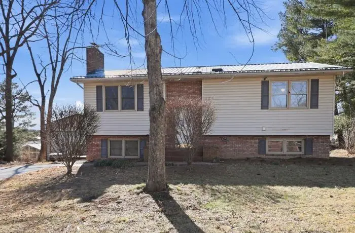 6001 OAKVIEW AVE, Dublin, VA 24084-2247 - #1