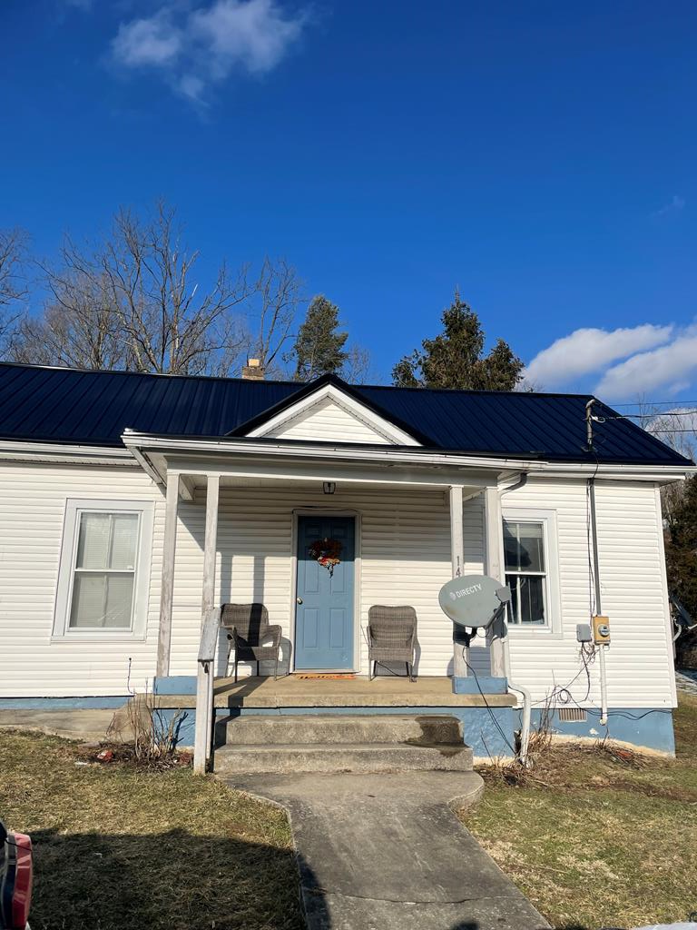 144 Hotel Ave, Tazewell, VA 24651 - #1