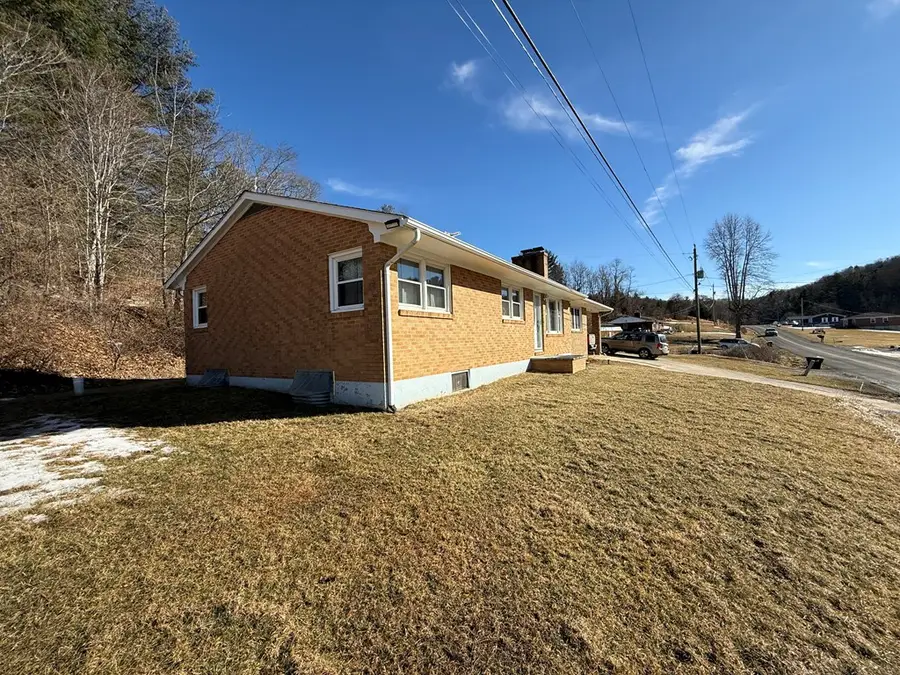 157 Trapper Dr, Woodlawn, VA 24381 - #2