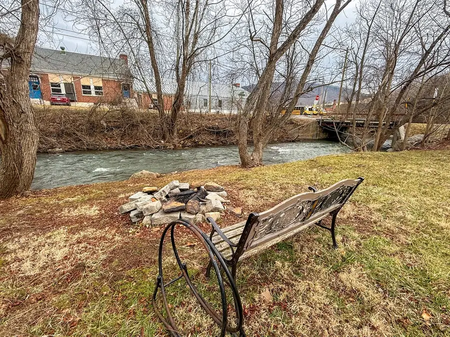 28 Fernwood Dr., Rocky Gap, VA 24366 - #2